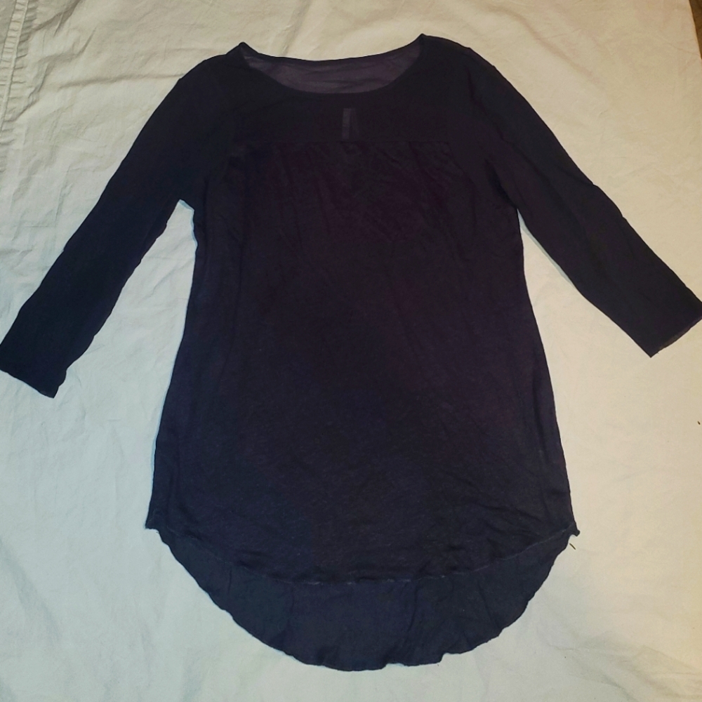 Kische top. Gray. Sheer sleeves. High Low